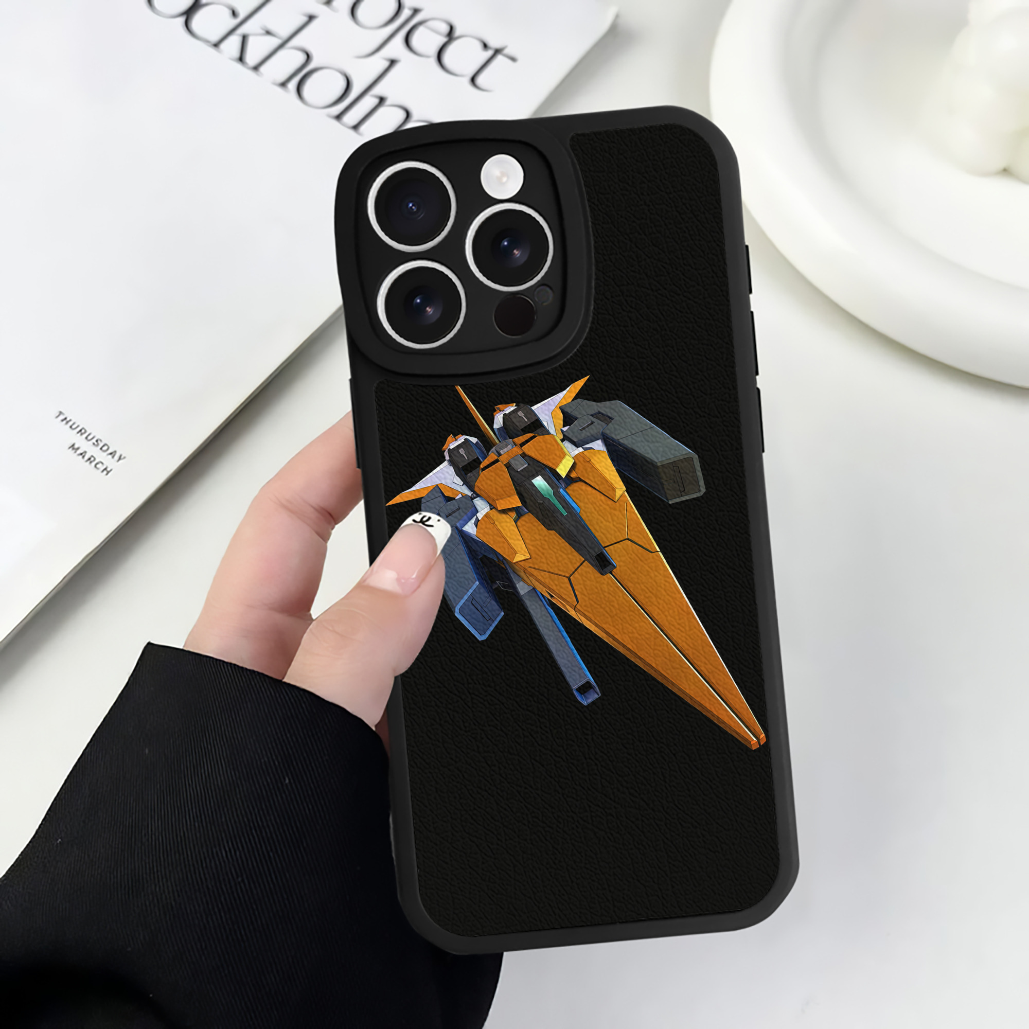 （画像用） 機動戦士ガンダム Mobile Suit Gundam 【iPhone 16シリーズ対応】シリコンスマホケース（レザー調） 材質：シリコン